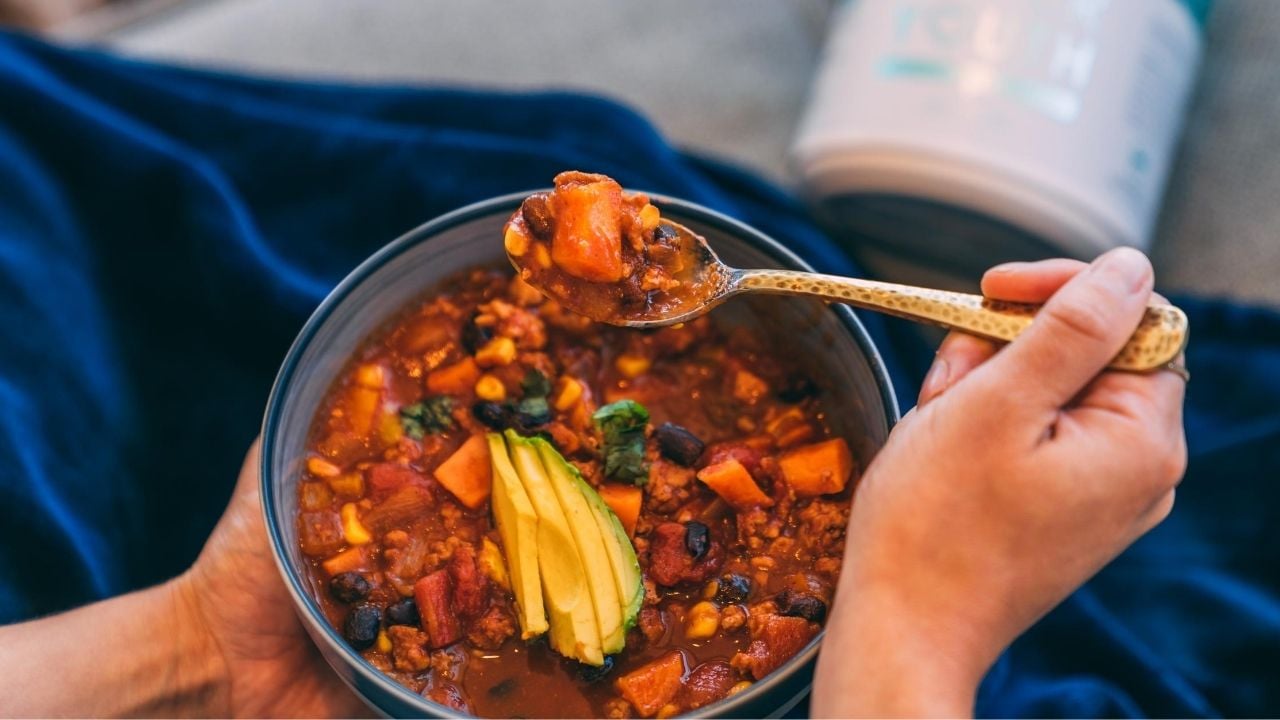 How To Make High Protein Chili (Under 300 Calories)