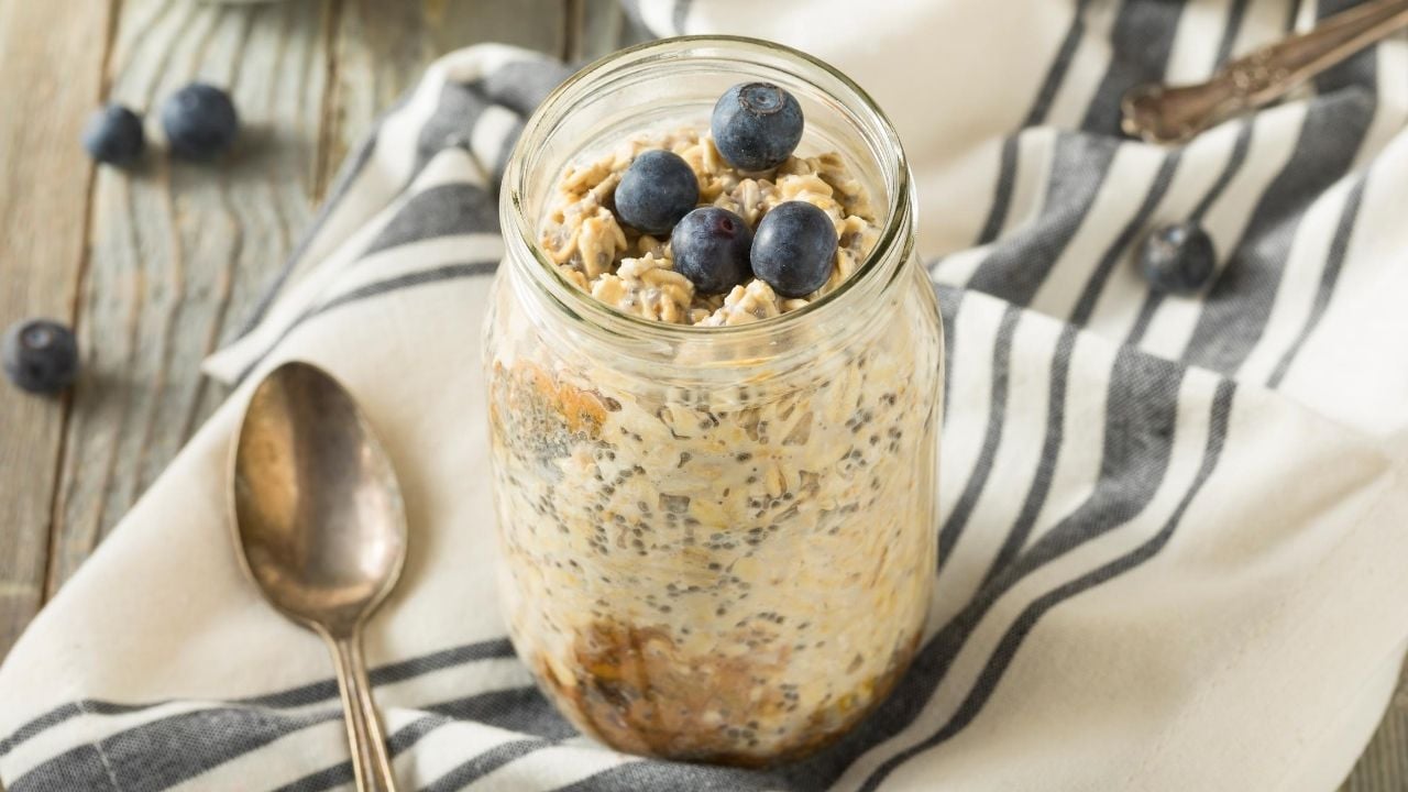 How To Make Protein Overnight Oats (in 5 Minutes!)