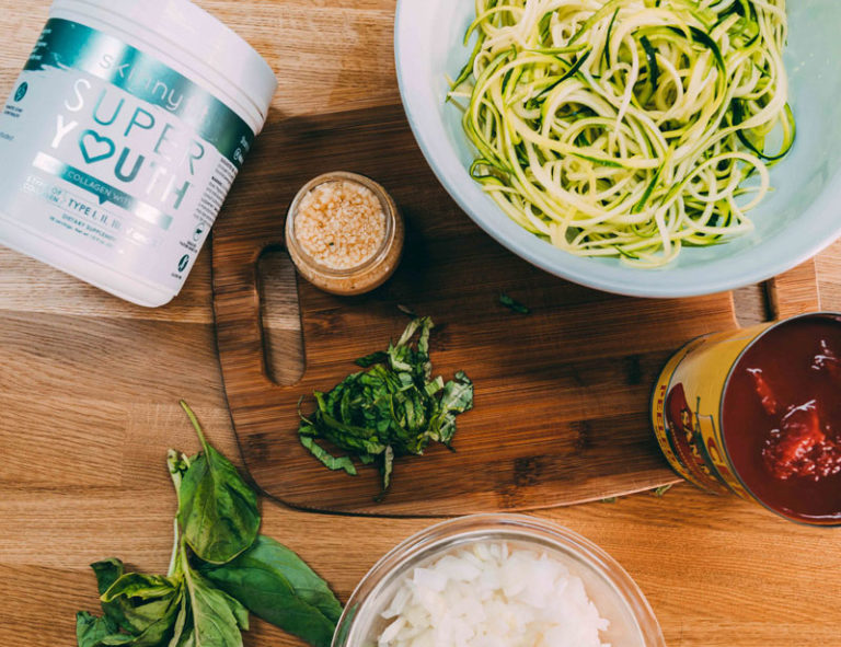 How To Make Healthy Pasta Sauce (& Zucchini Noodles)