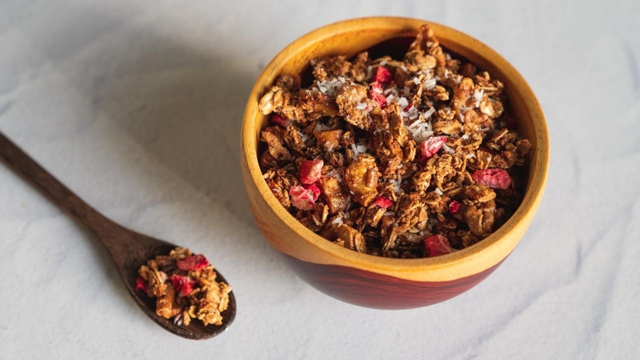 Easy & Healthy Homemade Granola Recipe!