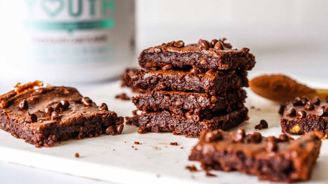 How To Make Healthy Brownies That Are Moist & Fudgey!