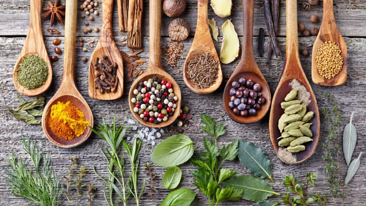9 Of The Best Herbs For Inflammation (+ Causes & Treatment)