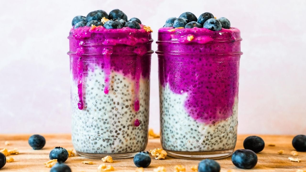 pink chia seed pudding (1)