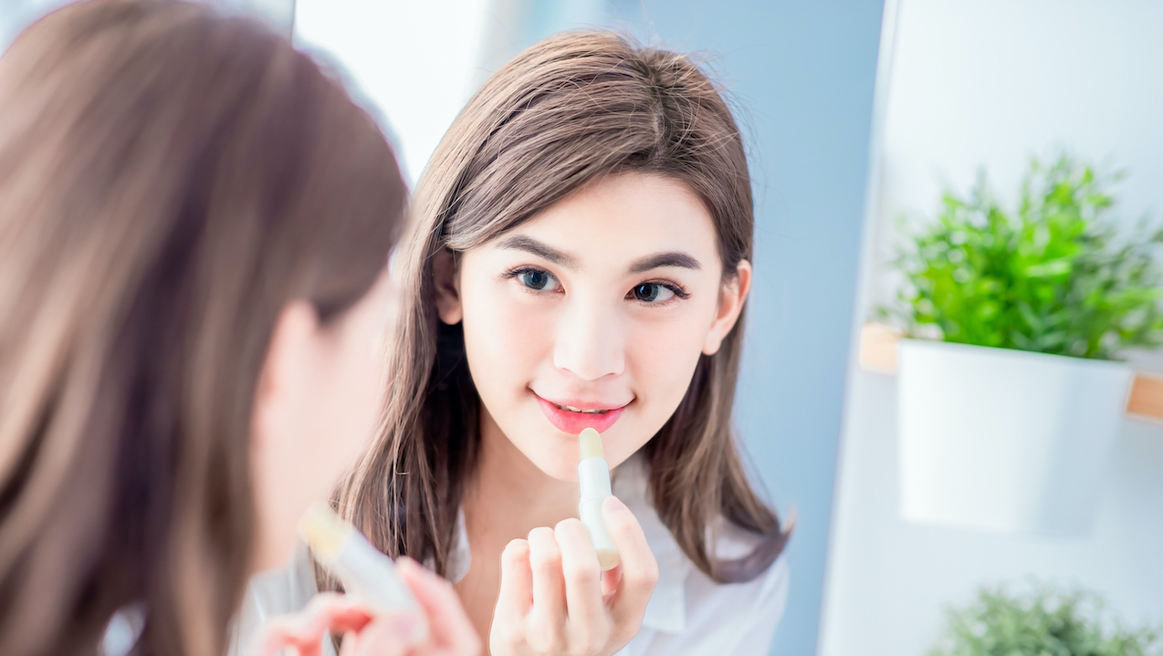 Why Are My Lips So Dry? (+5 Home Remedies For Chapped Lips)