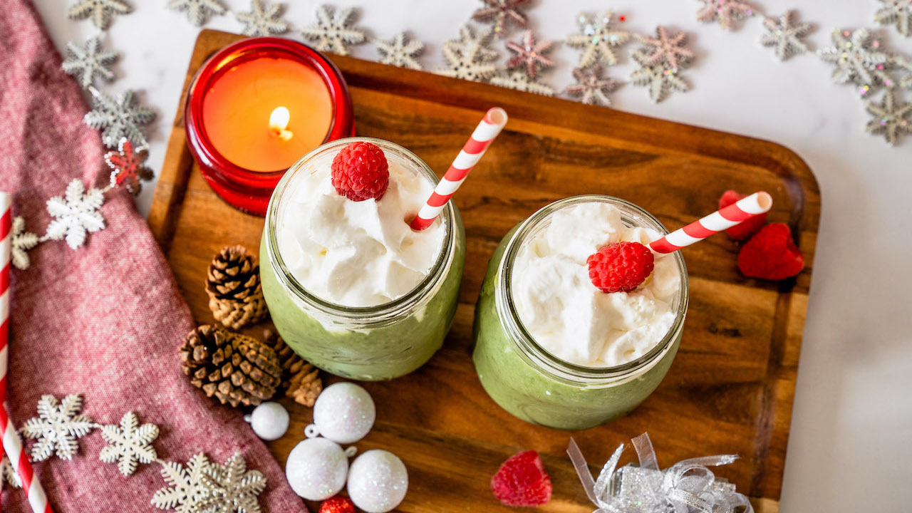 How To Make A Healthy Holiday Grinch Smoothie