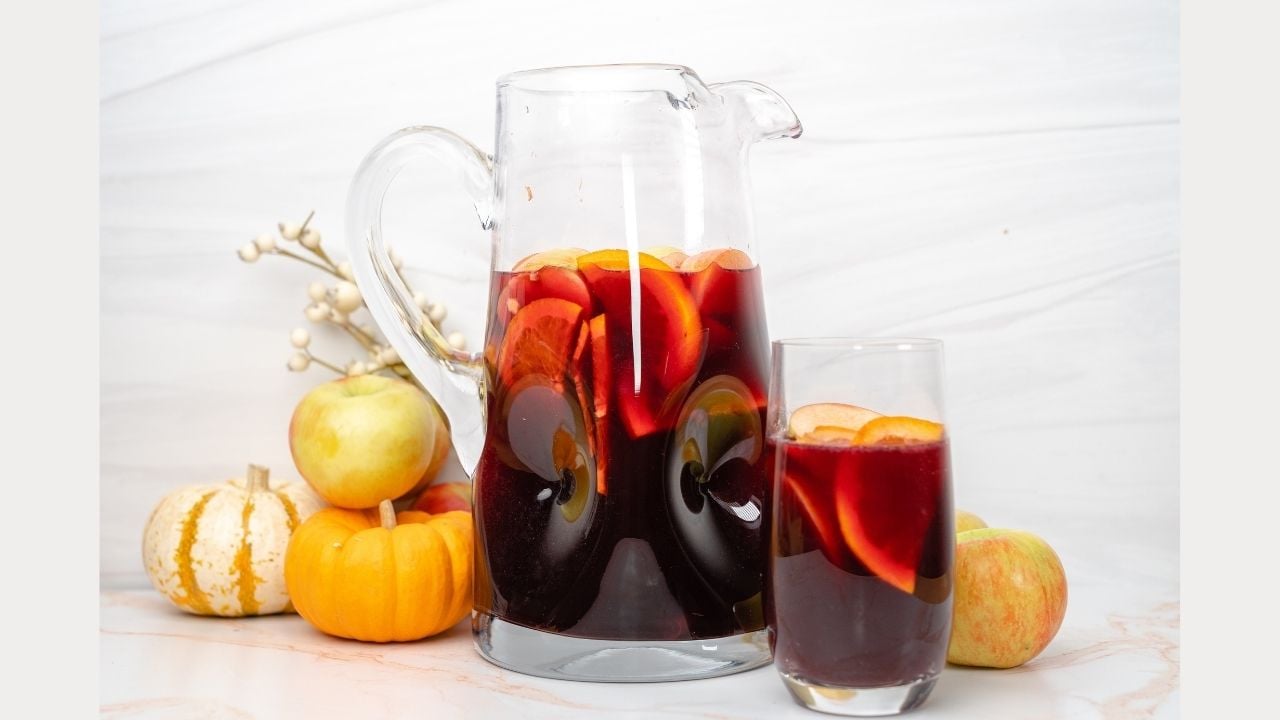 How To Make The Best Fall Sangria (With Apple Cider!)