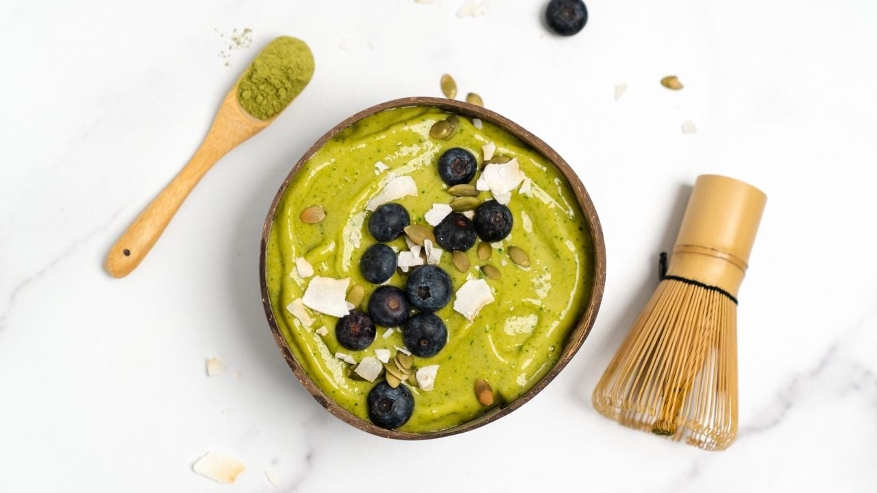 matcha smoothie bowl